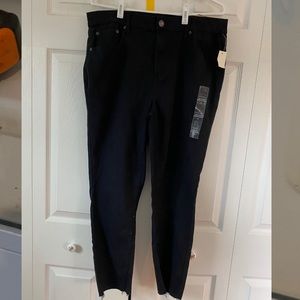 ✨NWT Black Aeropostale Cropped Jeggings✨